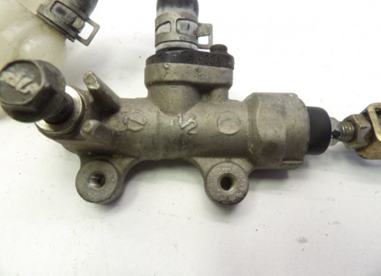 Rempomp achter Suzuki GSX F 600