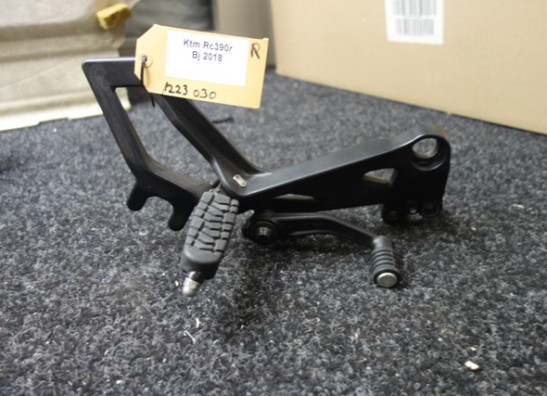 Main step holder right KTM RC 390