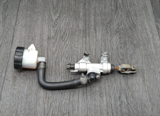 Rempomp achter Hyosung GT 650