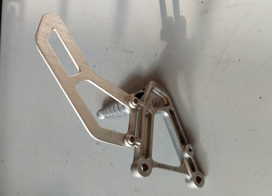 Footrest right Aprilia RSV 1000