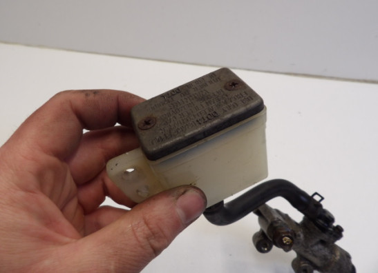 Rempomp achter Suzuki GSX R 600