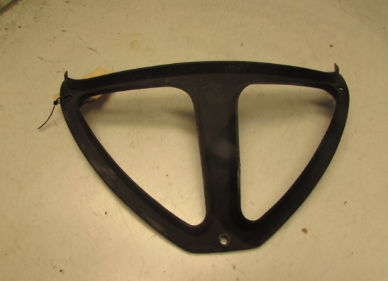 Cowl V shape under Suzuki GSX F 1100
