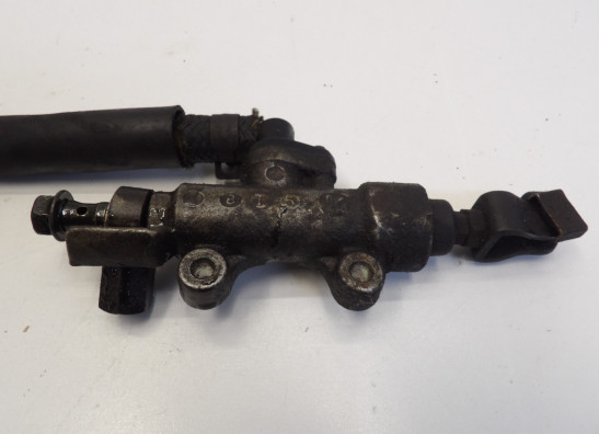 Rempomp achter Honda VFR 750