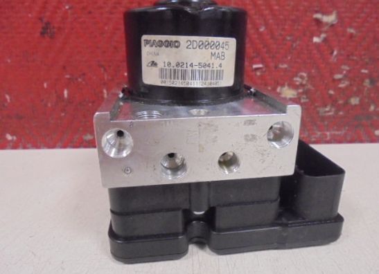 ABS pomp Piaggio MP3 500 LT