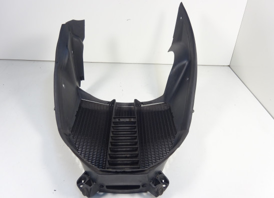 Cowl V shape under BMW K 1300 GT