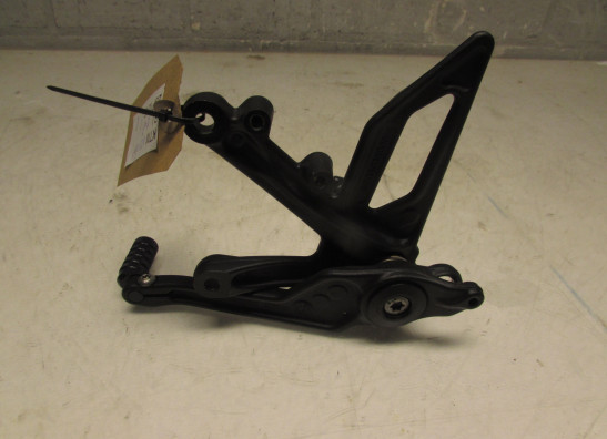 Fussrastetrager vorne rechts KTM 125 Duke