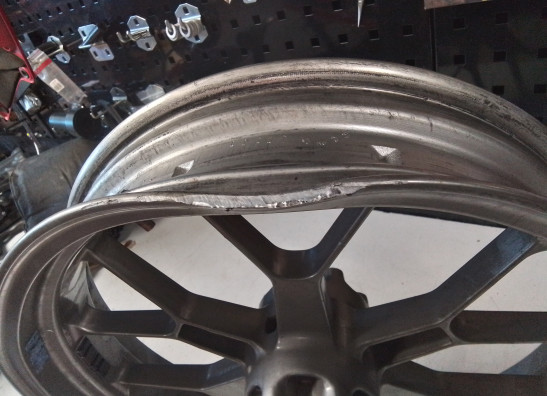 Felge vorne Aprilia Shiver 750