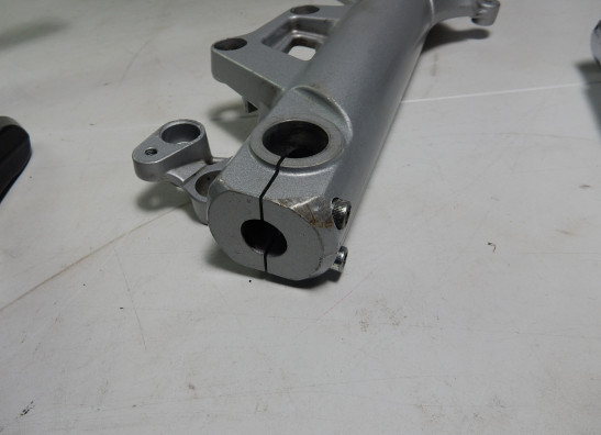 Voorpoot rechts onder Moto Guzzi Norge