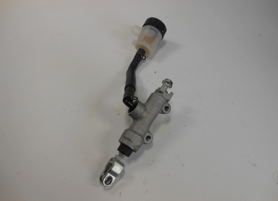 Rempomp achter Kawasaki Ninja 650