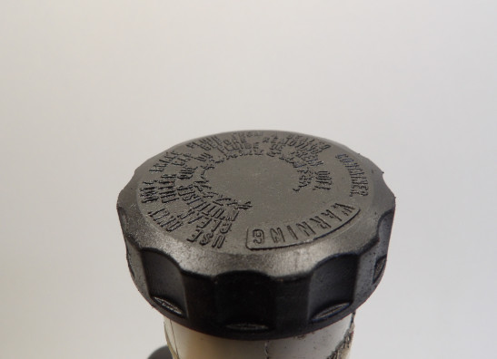 Rempomp achter Honda VFR 750