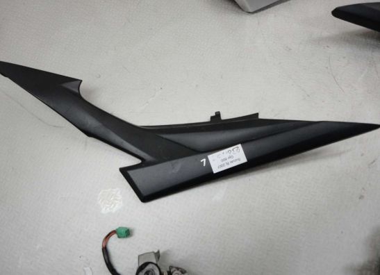 Cowl left small Suzuki GSR 600