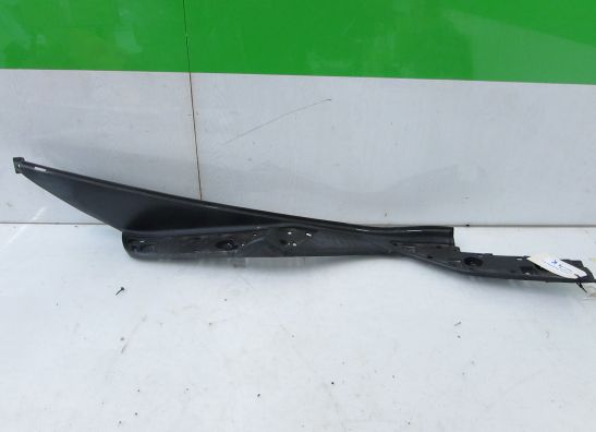 Rechter zijkuip klein Suzuki Burgman 400