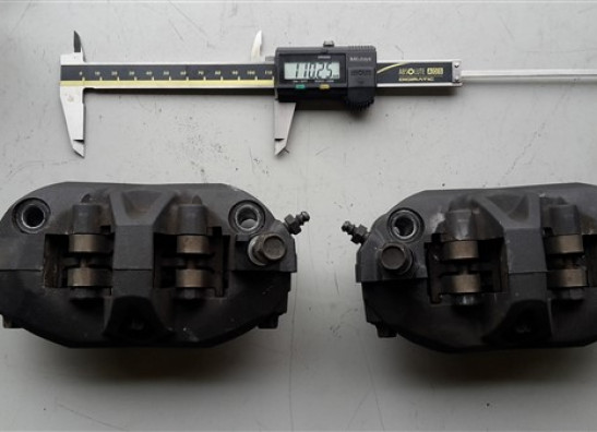 Bremssattel Bremszange vorn links Kawasaki GTR 1400