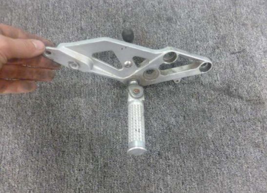 Fussrastetrager vorne rechts Suzuki GSX R 750 1992-1993