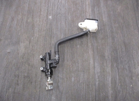 Rempomp achter Honda CB 500 F