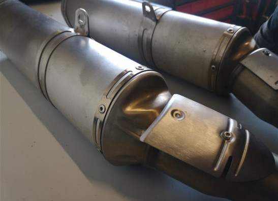 Uitlaat Aprilia RSV 1000