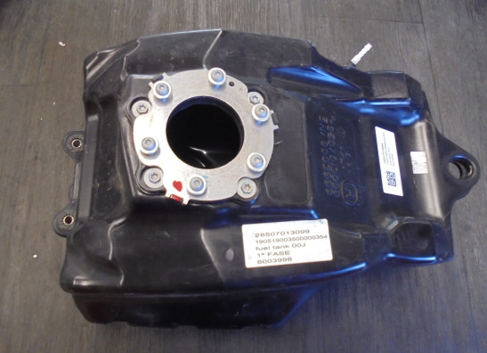 Tank Husqvarna Svartpilen 401