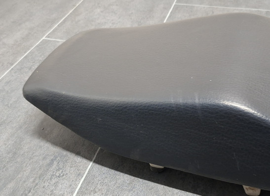 Zadel Kawasaki GPX 750