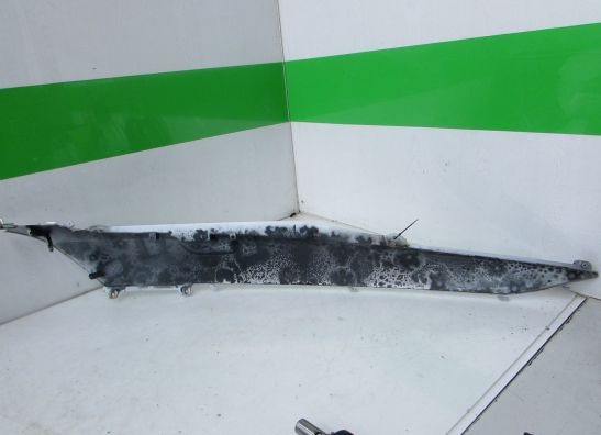 Cowl left rear Suzuki Burgman 400