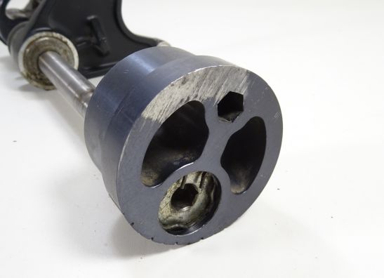 Rear axle Triumph Trophy 900