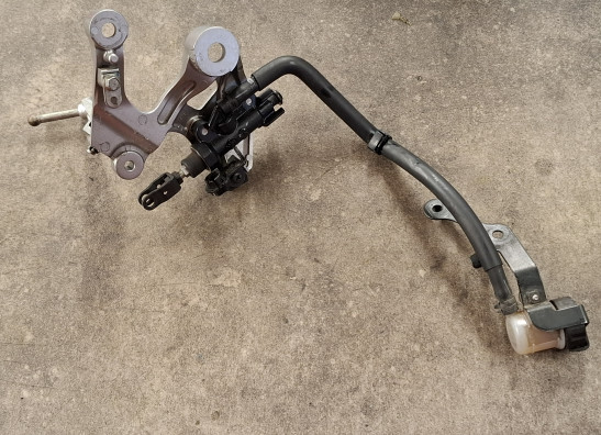 Fussrastetrager vorne rechts Yamaha Tracer 900