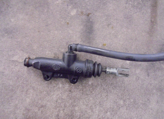 Rempomp achter Ducati Diavel 1260