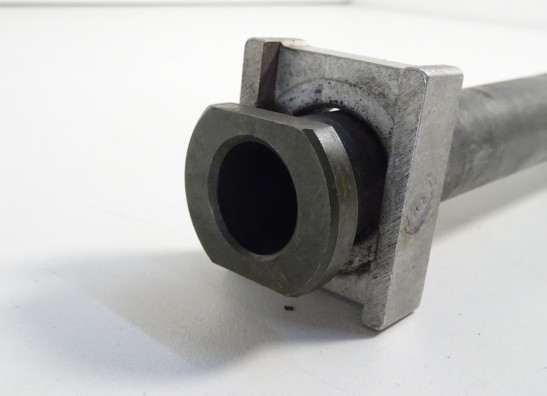 Rear axle Aprilia Tuono 1000