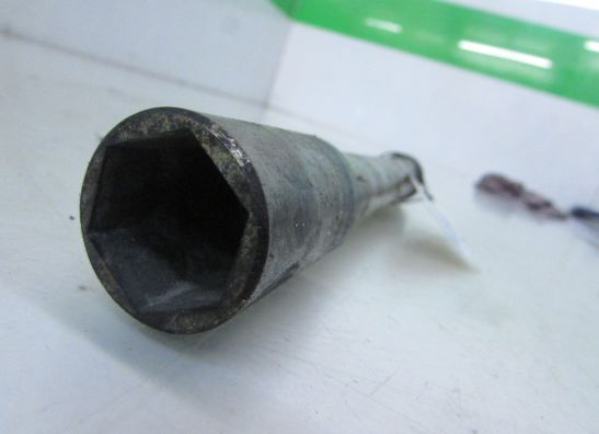 Axle front Suzuki GSX R 1000