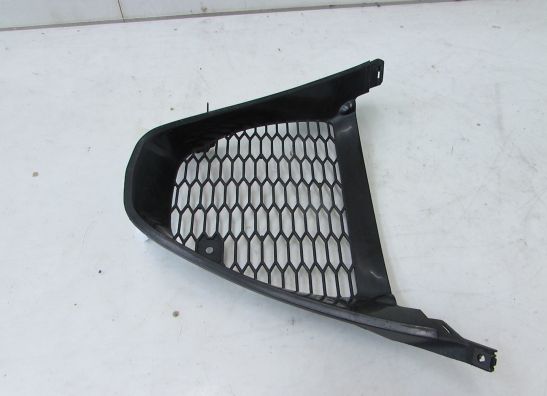 Cowl V shape under Suzuki GSX R 1000