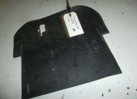 Cowl under Honda Fes 250