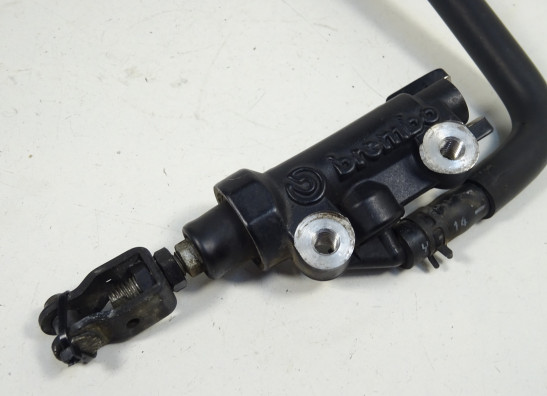 Rempomp achter Yamaha MT 09