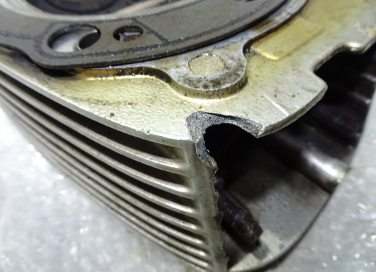 Cylinder head BMW R 1100 GS