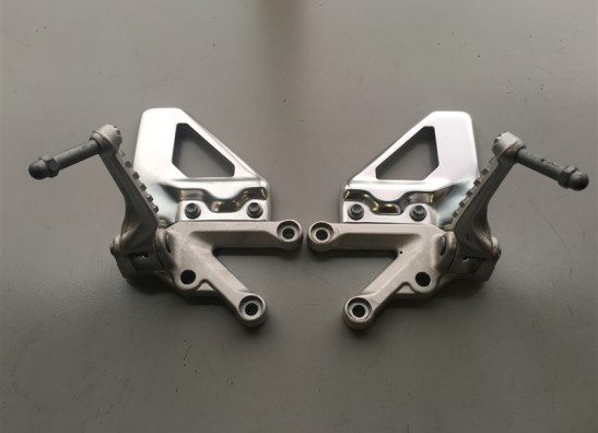 Voetsteun links Aprilia RSV 1000