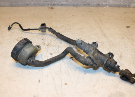 Rempomp achter Honda CBF 500