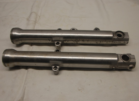 Fork pipe outside Harley Davidson Dyna