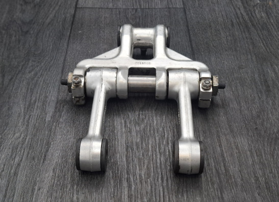 Link systeem achterveer Triumph Trident 900