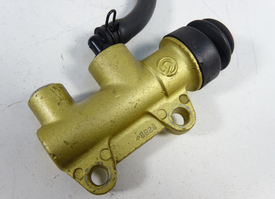 Rempomp achter Ducati ST2