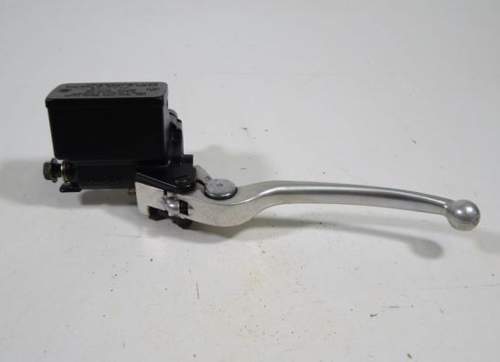 Rempomp achter Suzuki Burgman 650