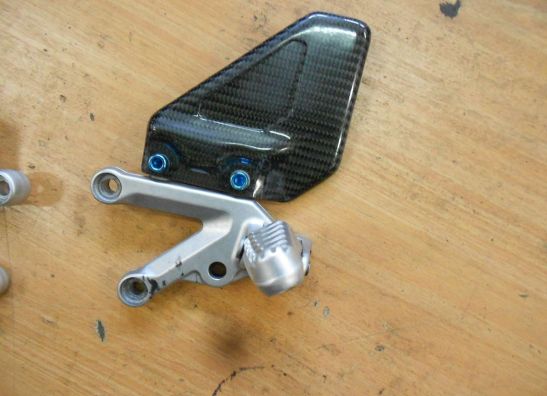 Schetsplaat links Aprilia Tuono 1000
