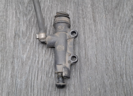 Rempomp achter BMW K 1200 RS