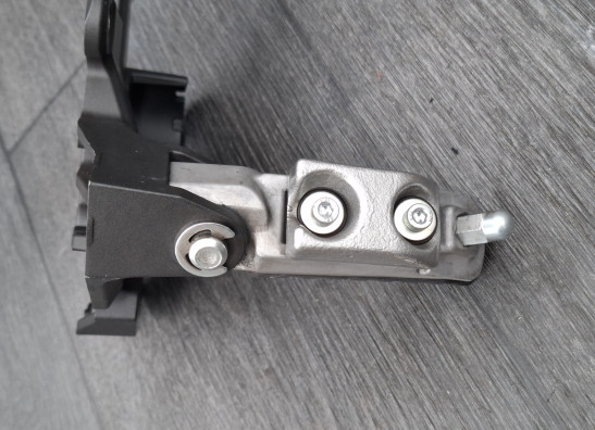 Main step holder left Kawasaki Z 650