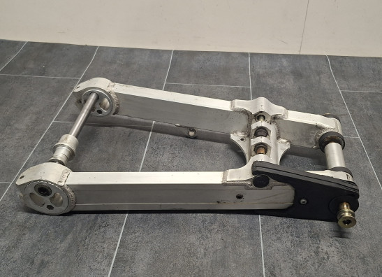 Achterbrug Triumph Trident 900