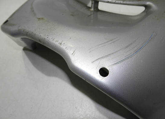 Cowl V shape under BMW R 1100 RT