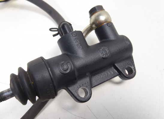 Rempomp achter Ducati monster 696