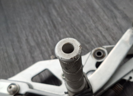 Fussrastetrager vorne rechts Suzuki GSX R 1100