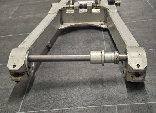 Achterbrug Triumph Trident 900