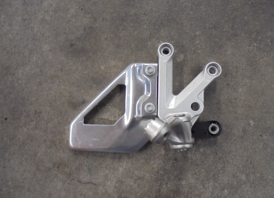 Fussrastetrager vorne rechts Aprilia RSV 1000