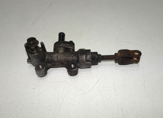 Rempomp achter Suzuki GS 500 E