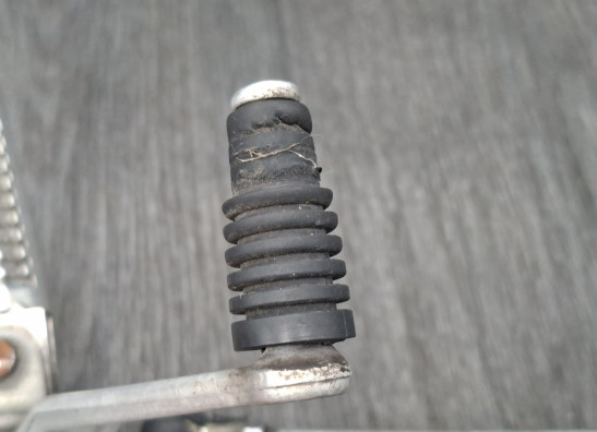 Fussrastetrager vorne links Suzuki GSX R 750