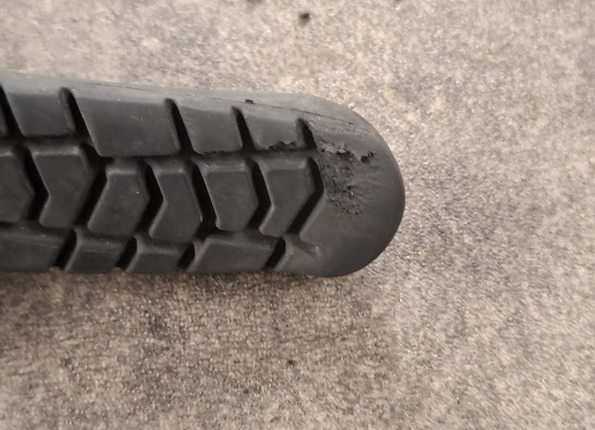 Footrest right KTM 690 Duke 4